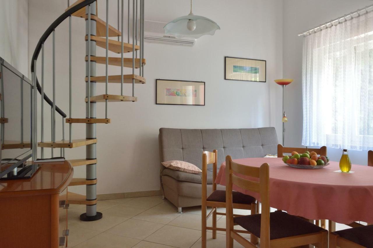 Pino Apartment Pula Ngoại thất bức ảnh